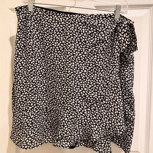 Abercrombie & Fitch Black and White Leaf Print Mini Skirt